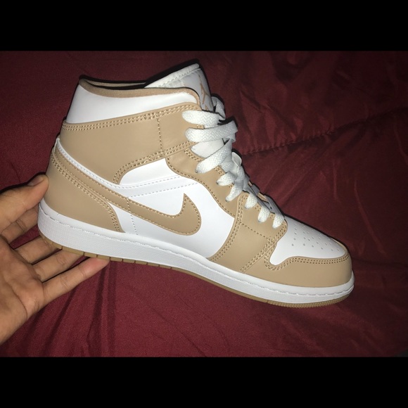 i’m selling Jordan 1 tan gums size 8 - Picture 3 of 3